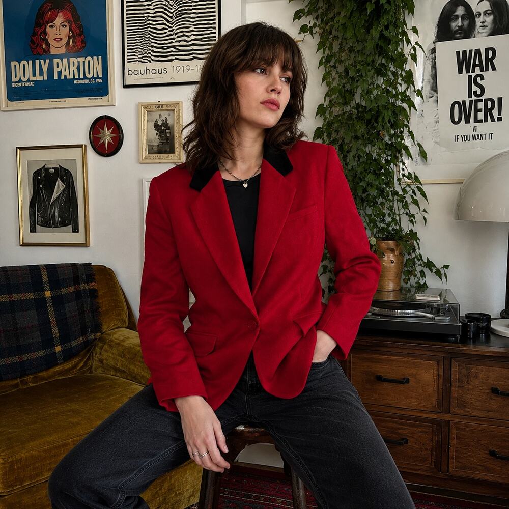 True Vintage 1990s DKNY Sz Large 100% Wool Poppy Red Blazer w/ Black Collar Y2K